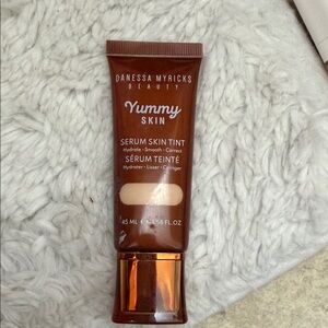 Danessa Myricks Beauty Yummy Skin Serum Skin Tint - Warm Brown Tube